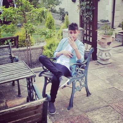 #Ambition #skater | I'm a live my life, have my fun, skate like I don't give a fuck!! | insta: hamzayousif | Age: 18 | LEEDS.... #FresherThanYourAverage