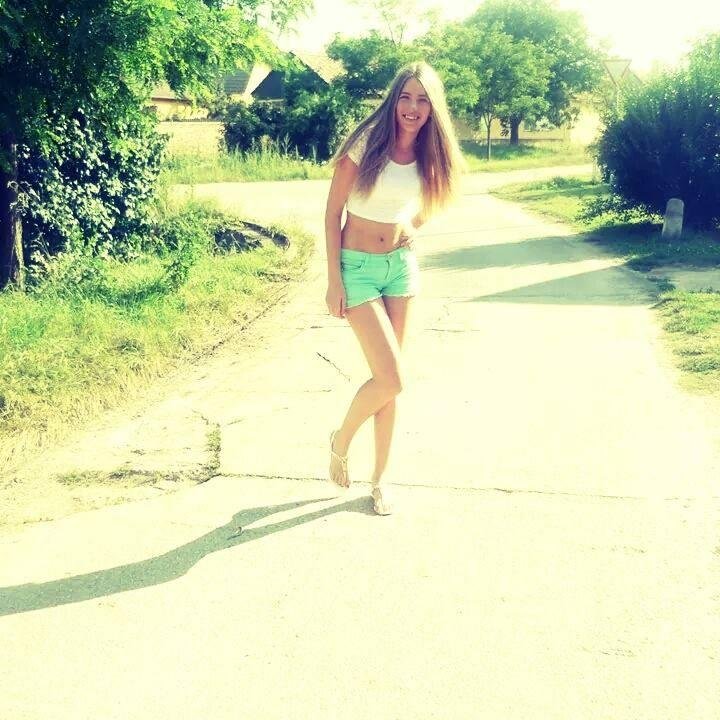 Eszti0098's profile picture. 16,Hungary :)
fb:http://t.co/gdeWiRnvG7