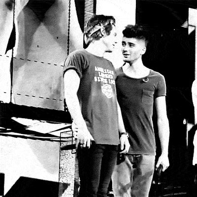 hey there beautiful I gave u a free follow and it would mean a lot if u could follow @smokeszarry in return (ask for a fb if u like) ilysm