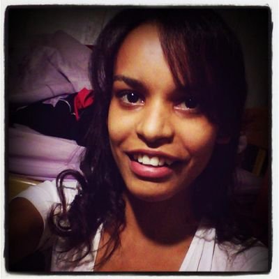 ♪ Nunca desista da vida, tudo é possível ao que crê, sempre existe uma saída, Deus não se esqueceu de você! ♪