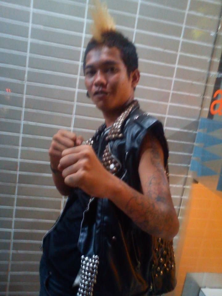 sang seniman tatto