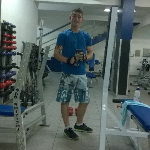 eae so vin ae pra dize que esse mlk ae é um irmão pra min tamo junto pra tudo bruxo p: @_chriz11