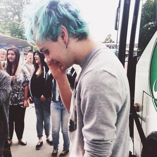 You got a free follow, so please go RT this link and I'll love you forever https://t.co/31Oh0CwoHL