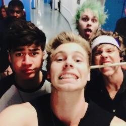 Canary Islands account to support 5SOS, four aussies that make awesome music. Photos, videos, news,fangirling||Owners: Noah & Erika|| never/卌+band