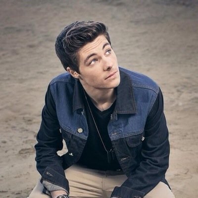 17. Gay. Slytherin. Molo. Hermano pequeño de @MalcomPreecee_ Hermano de Jess. Buscando el amor #FreeRol (+18)
