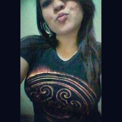 - 1.7 ' rosariana ♥ flamenguista ♥ apaixonada por musica :p , chata , mimada , ignorante , amo sorri *---*