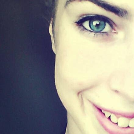 siempre con una sonrisa *.*       Real Madrid.          arcos city;)