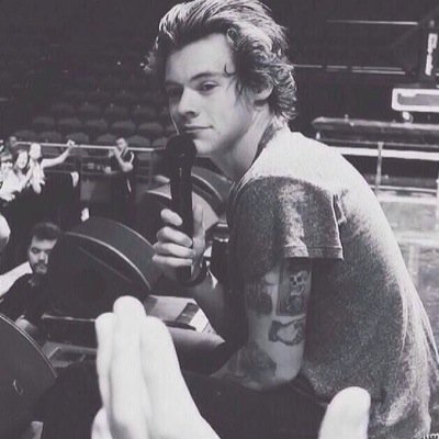 sowholoves's profile picture. Hey free follow! It would be nice if you followed my other acc @snowmanlarryaf ! Thnxs ilysm!