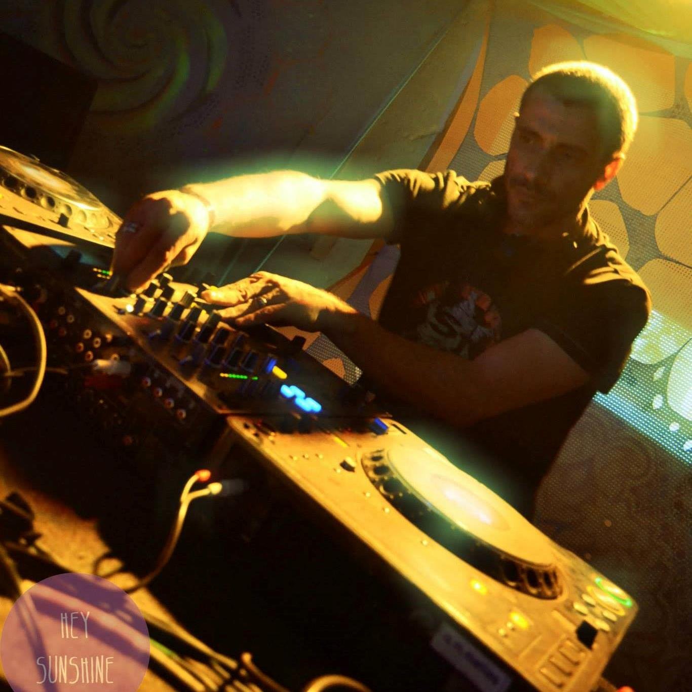 djlogic1's profile picture. Biography
Vasco Santos a.k.a. Dj Logic was born in Lisbon 1970 and currently lives in Azambuja, Portugal.
 His first contact with electronic music (techno) was