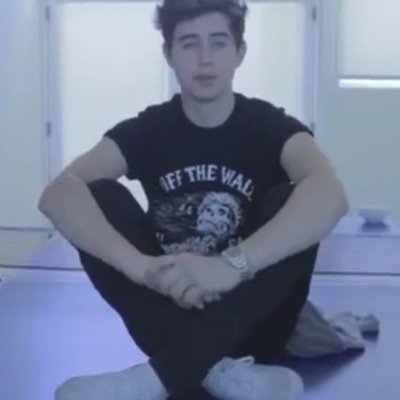 ❤️We are too scared to say the things worth saying❤️Nash's brunette❤️follow me Nash ilysm I would be nowhere without your inspiration❤️0/12❤️Nash be me 1/12❤️