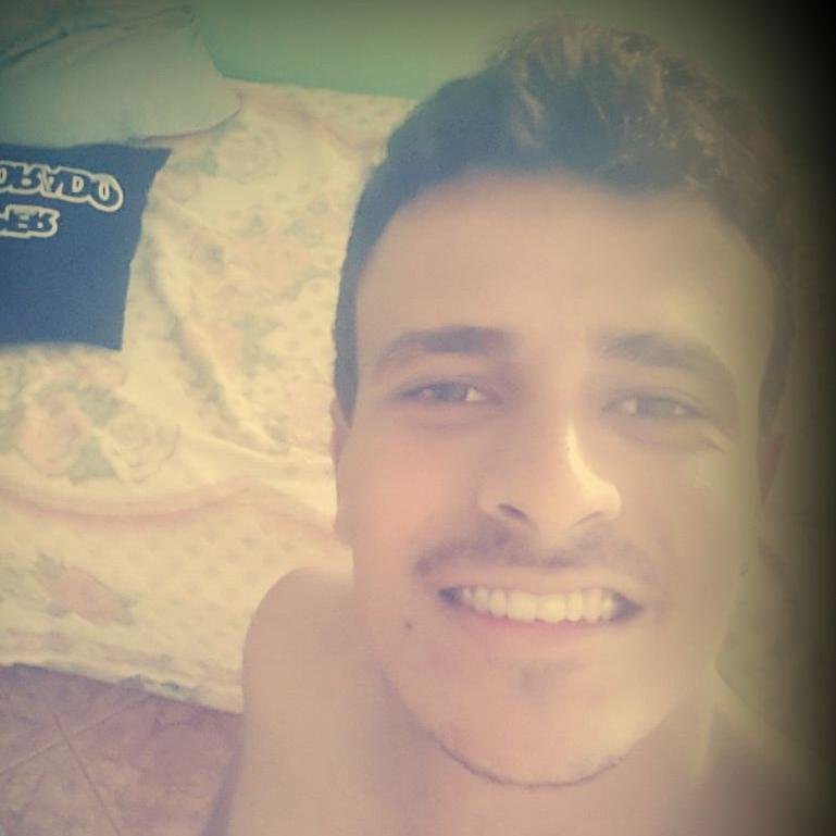 Não deixe que as pessoas tirem os sonhos de você, lute, acredite e tenha fé, porque se é para ser seu, sera!