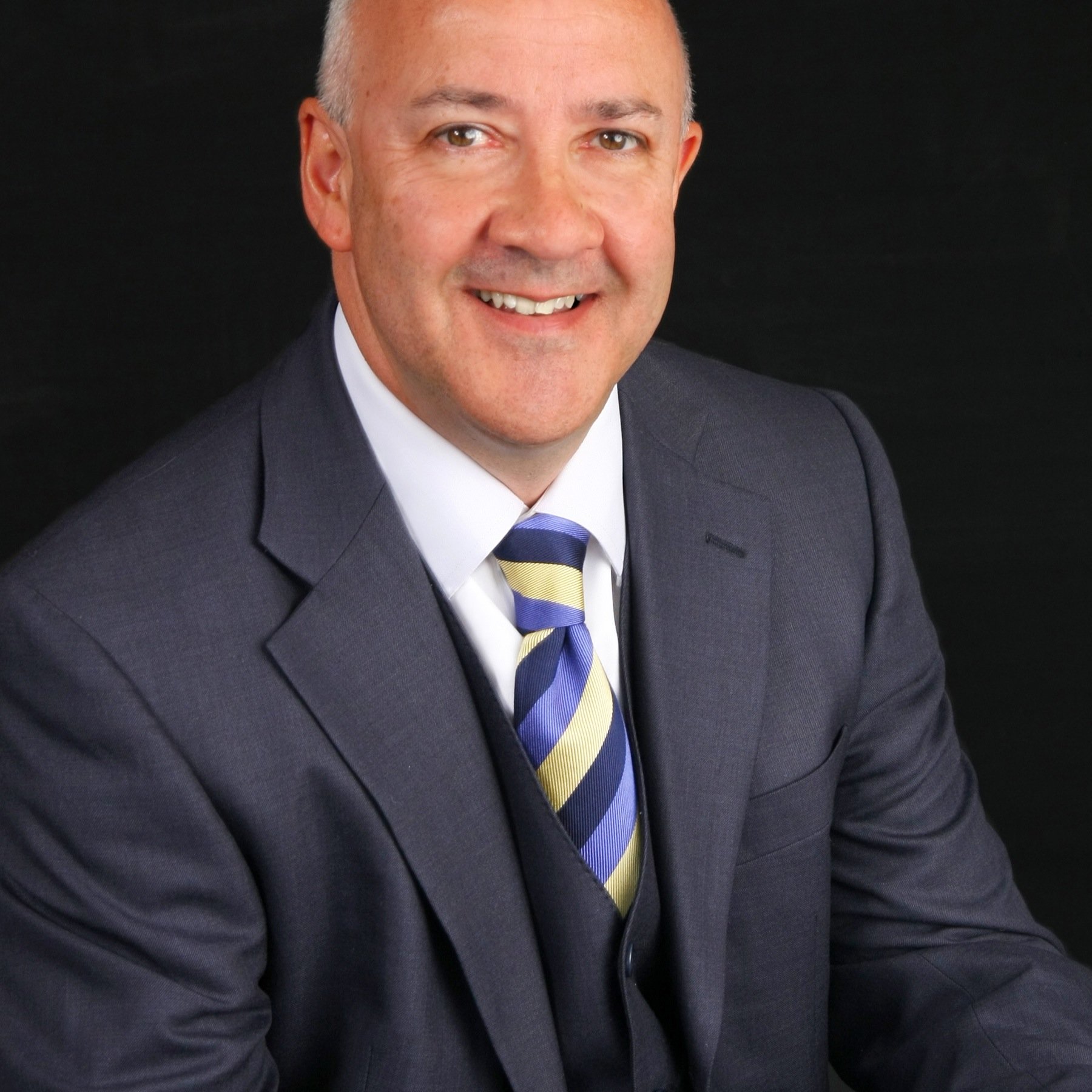 An Independent Financial Adviser with over 30 years experience helping clients accumalate and maintain their wealth. Mod and Weller fan. guitarist.