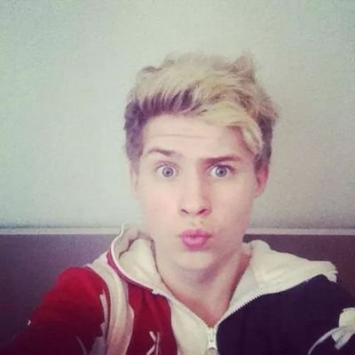 ceci n'est pas le vrai compte de Fabian ceci est un compte fan pour des projets et autre!! I Love You Fabian *_*