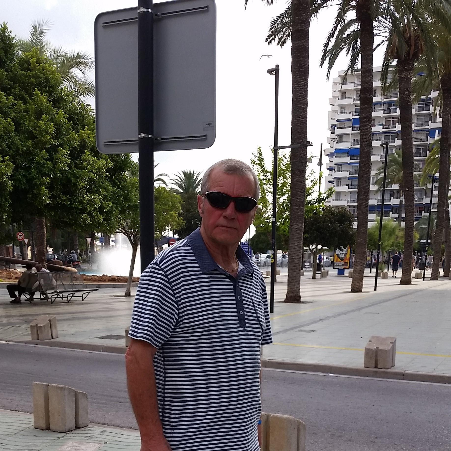 bailes50's profile picture. Burt Reynolds Lookalike.