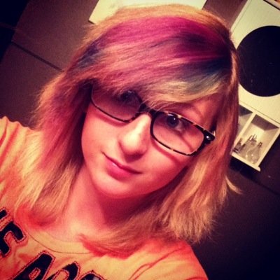 Hi im brittney im 13 i like sports my fav colour is black and blue i live with my dad im single so byee