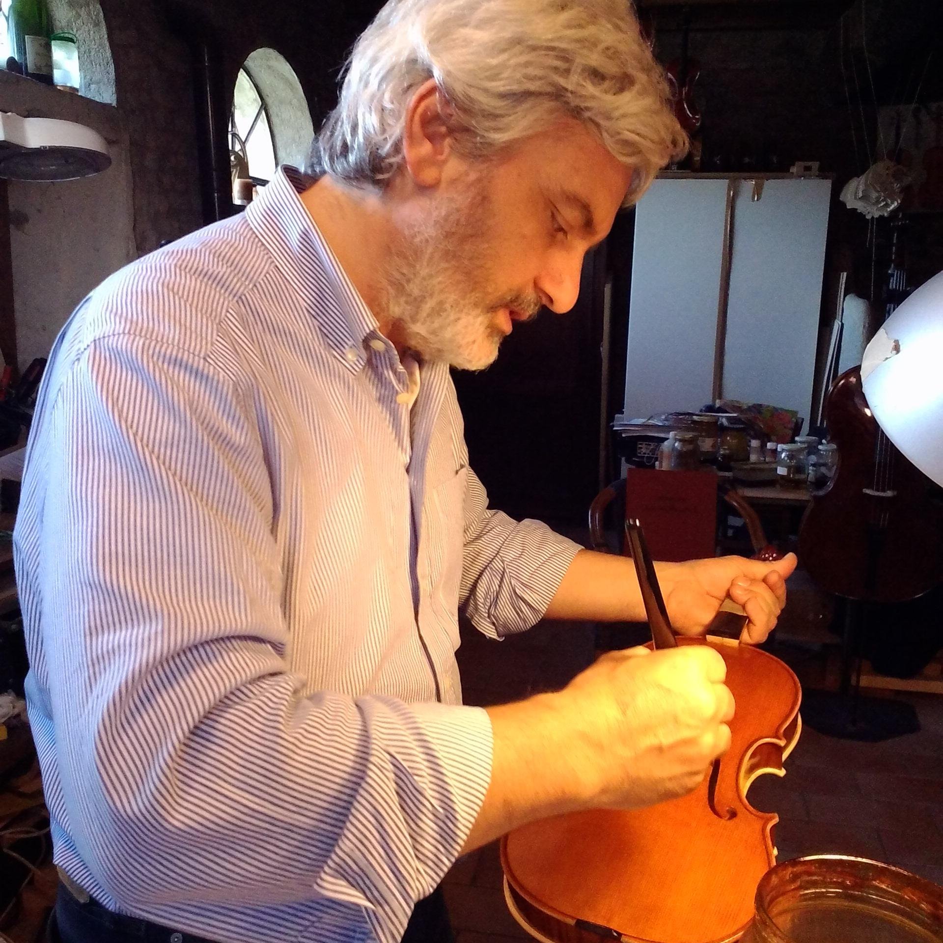 Scipioniviolin's profile picture. liutaio contrabbassista