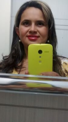 Não sou perfeita, tenho vários defeitos, porém são eles que me fazem ser única!