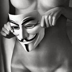 Soy lok,celosa,bipolar,soñadora,romántica,curiosa,luchadora,sincera,me encariño rápido,olvidolento,me rió de nada y lo más importante soy una en un millón♥