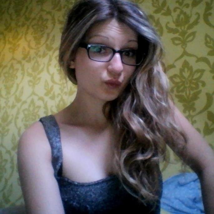 LuciieAlves's profile picture. ...