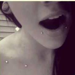 Te necesito a mi lado besar tus labios sentir tu piel.saber que aunque tengo los mayores defectos del mudo tú me quieres y eso me hace muy feliz: JGF