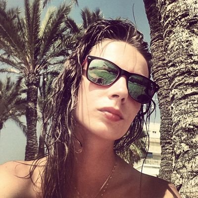 No te arrepientas de nada, la gente buena te da felicidad, los malos te dan lecciones y los mejores te dan los recuerdos.