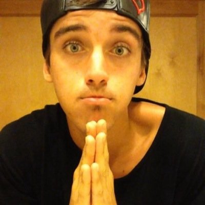 Please go follow @werkitforluke she follows back! I just gave you a follow, give one to her!