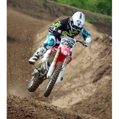 bradskinner256's profile picture. 