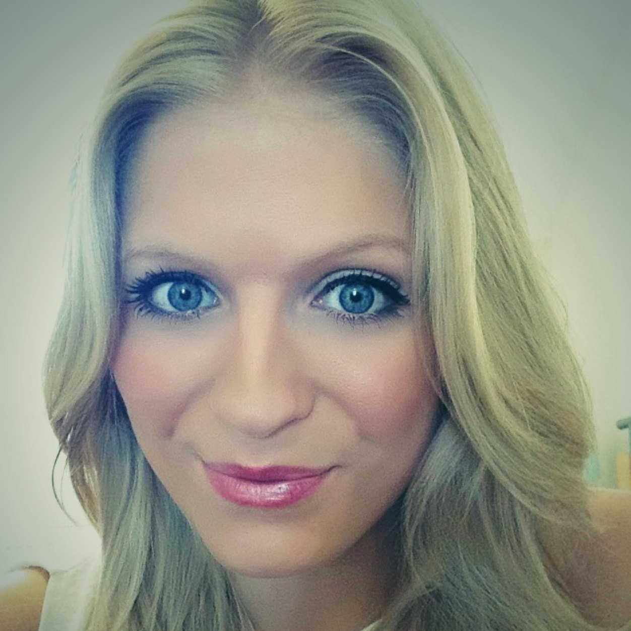 corinnahenson's profile picture. PR Account Director.Loves pina coladas,Glos rugby,summer nights,and duvet days.Outspoken news junky, #LEGO expert, serial shopper. All views are my own.