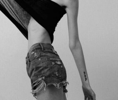 La chica del espejo se ríe de mí. Si necesitas desahogarte, MD. Follow back. (-13Kg)