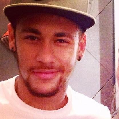 Eu tô pensando em você, por mais distante que eu pareça estar!!! Neymar #Ídolo....   FC desde de 14/12/2011