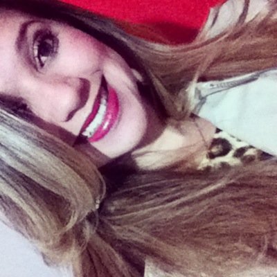 Ela é diferente, ela é engraçada, é inteligente e também é bem humorada !