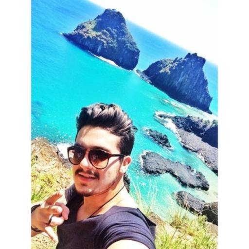 Ser fã é agradecer a Deus pela existencia de uma pessoa , que talvez nem saiba da sua (....)  @LuanSantana  ! Seguida por @GleisonMilanez @MarlaPTeixeira