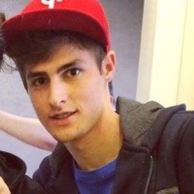 Fã do Rezende,com orgulho o cara que faz a gente sorrir :D s2