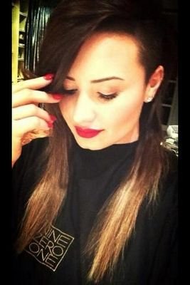 ---Oque e amar o Justin e a Demi?
----E amar e saber que eles não te conhecem mesmo assim você ama