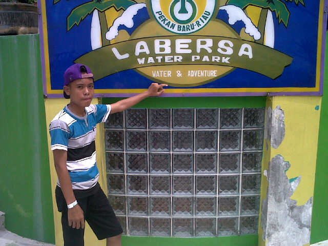 Hello, i'am rizky rodriguez , will you follow me , i will follow back .. Thenk's