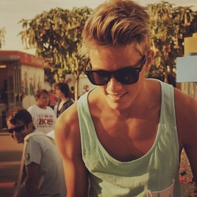 People say blondes are stupid..im just a kid with goals in life!!