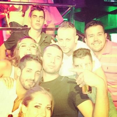 Aprendi a salir adelante y tirar  sin mirar atras con las cosas buenas y malas de la vida.