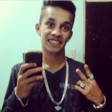 ' Jogador de futebol , feliz & de bem com a vida !