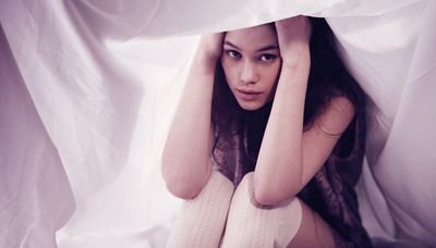 ''Heartbeat so sweet when your lips touch mine'' - Àstrid Bergès-Frisbey, 19