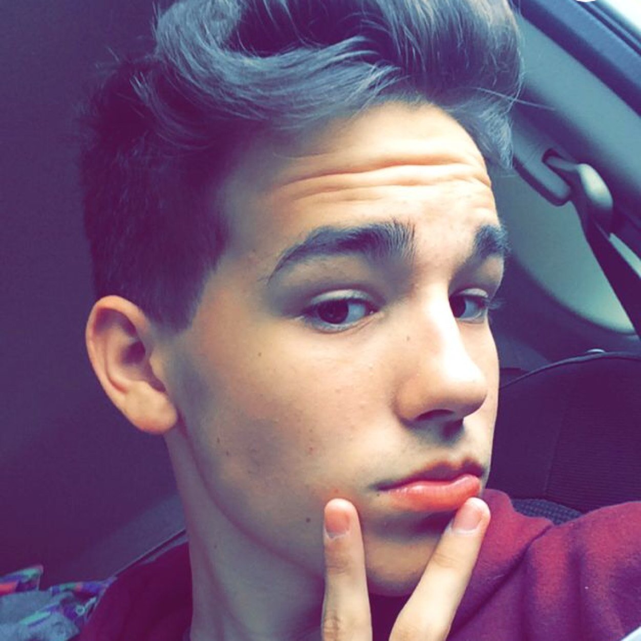 I made this account because when i got my Jacob follow, a bunch of these accounts followed me and made me rly happy ! Follow my main if u want @wilksidesdallas