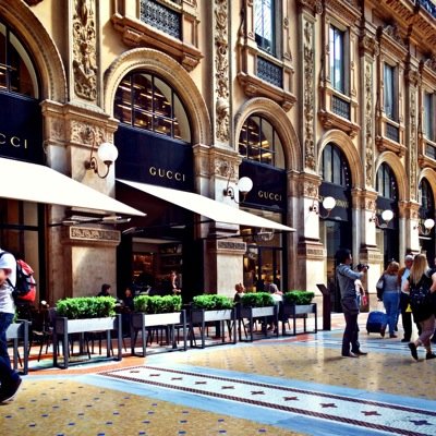 مهندسة، عضو في الهيئة السعودية للمهندسين ، و باحثة عن نور الكلمة الطيبة..ونور العلم.. ونور الحكمة..لأني مؤمنة بأن عمارة الأرض تبدأ من عمارة النفس..