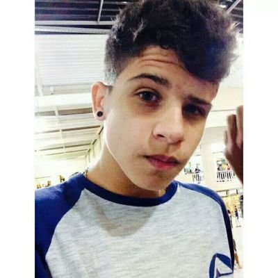 Passou pela minha cabeça voltar, mas o vento balançou os meus cabelos e mostrou que o caminho é para frente, reto e sem curvas.