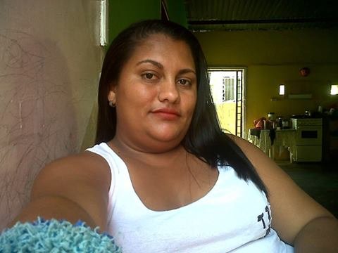 No quiero a una persona perfecta, solo quiero a alguien para hacer tonterías, alguien que me trate bien y que le en cante estar conmigo.