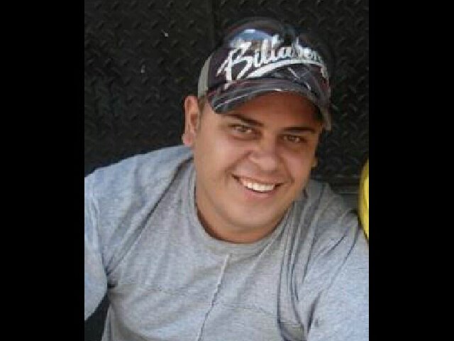 Trabajador divertido amable con las mujeres y atento y sobre todo la humildad por delante