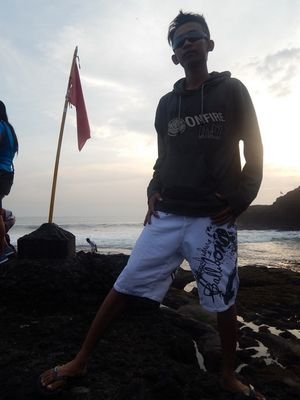 ✊(^^)terus berusaha dan tetap semangat apapun yang akan terjadi nanti nyaツ↖(^▽^)↗