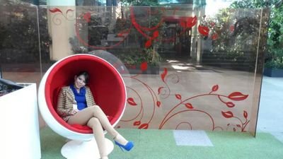 yahiRojs's profile picture. En la vida tenemos dos opciones, o aprendes a vivir con lo que se te ha dado, o sufres por lo que aún no posees.