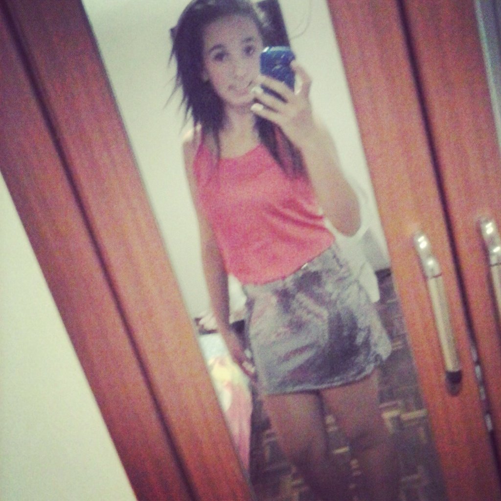 nao deixe ki nada te desanime pois ate um pé na bunda te empurra pra frente!! me segue? sigo de volta