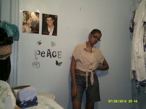 I'm a movie fanatic,  I love going shopping, I love to chat online,  l like video games, love my crazy cousin Shawn, & I love my mom :)