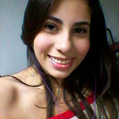 Venezolana. Controladora Compulsiva. Ignorante de todo aquello que no aporte beneficios. Amante de las formas de expresión del ser humano♡