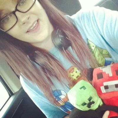LadyxLieutenant's profile picture. • Girl Gamer • Minecrafter • Peter the Enderman • I'm Really Weird •